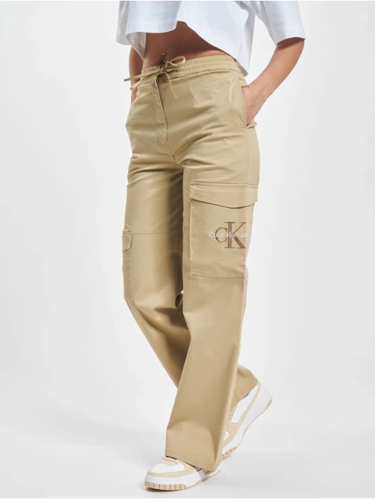 Calvin Klein Damen Cargohose Archival Monologo In Beige 3 Calvin Klein Damen Cargohose Archival Monologo In Beige