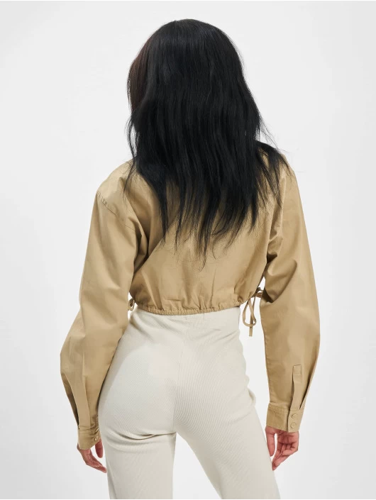 Calvin Klein Damen Hemd Archival Monologo Cropped In Beige 4 Calvin Klein Damen Hemd Archival Monologo Cropped In Beige – Bild 2