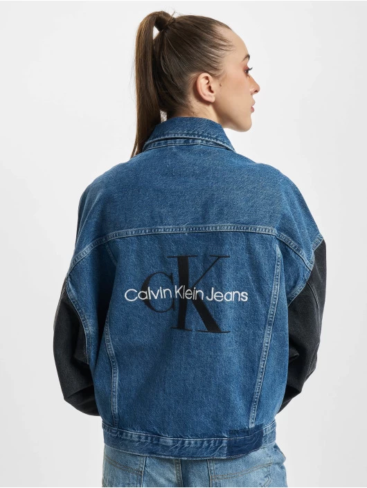Calvin Klein Damen Jeansjacken Extreme Oversize Crop Denim In Blau 4 Calvin Klein Damen Jeansjacken Extreme Oversize Crop Denim In Blau – Bild 2