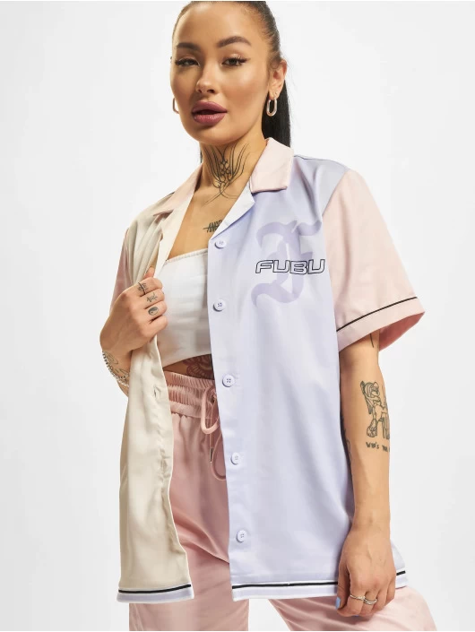FUBU Damen Hemd Tribal Satin Resort Jersey In Rosa 3 FUBU Damen Hemd Tribal Satin Resort Jersey In Rosa