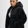 FUBU Damen Puffer Jacket Signature Velours In Schwarz -Modegeschäft für Damen fubu puffer jacket schwarz 931270