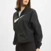 Nike Damen Übergangsjacke Essential Woven In Schwarz 2 Nike Damen Übergangsjacke Essential Woven In Schwarz -Modegeschäft für Damen nike uebergangsjacke schwarz 875827