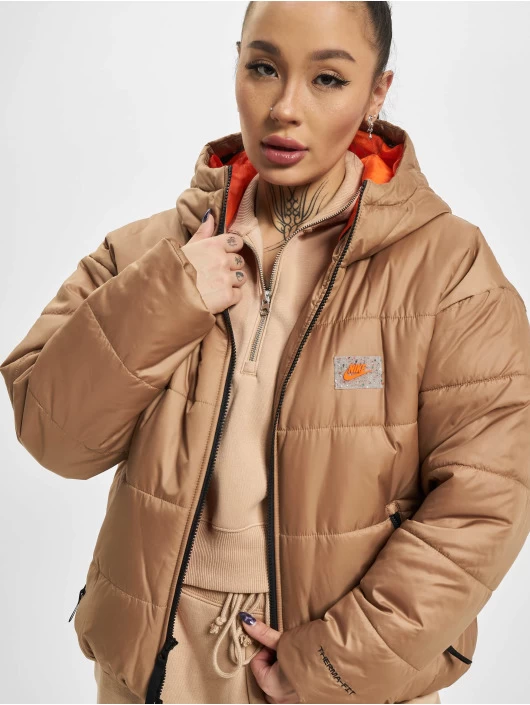 Nike Damen Winterjacke Winter In Beige 3 Nike Damen Winterjacke Winter In Beige