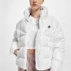 Nike Damen Winterjacke City Daunen In Weiß -Modegeschäft für Damen nike winterjacke weiss 974632