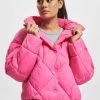ONLY Damen Puffer Jacket Carol In Pink 1 ONLY Damen Puffer Jacket Carol In Pink -Modegeschäft für Damen only puffer jacket pink 948737