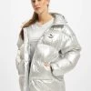 Puma Damen Puffer Jacket Oversized In Silberfarben -Modegeschäft für Damen puma puffer jacket silberfarben 856654