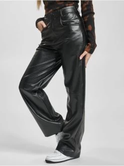 SIXTH JUNE Damen Chino Straight Vegan Leather In Schwarz