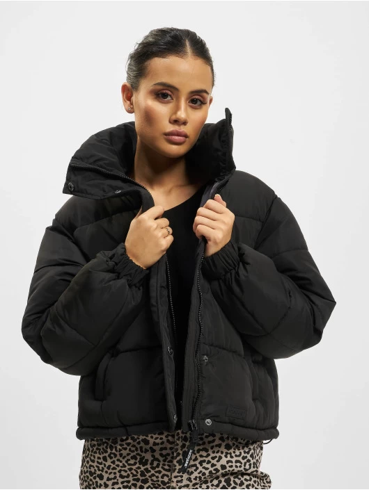 SIXTH JUNE Damen Puffer Jacket Curly Patch Short In Schwarz 3 SIXTH JUNE Damen Puffer Jacket Curly Patch Short In Schwarz