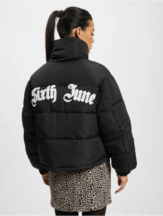 SIXTH JUNE Damen Puffer Jacket Curly Patch Short In Schwarz 4 SIXTH JUNE Damen Puffer Jacket Curly Patch Short In Schwarz – Bild 2
