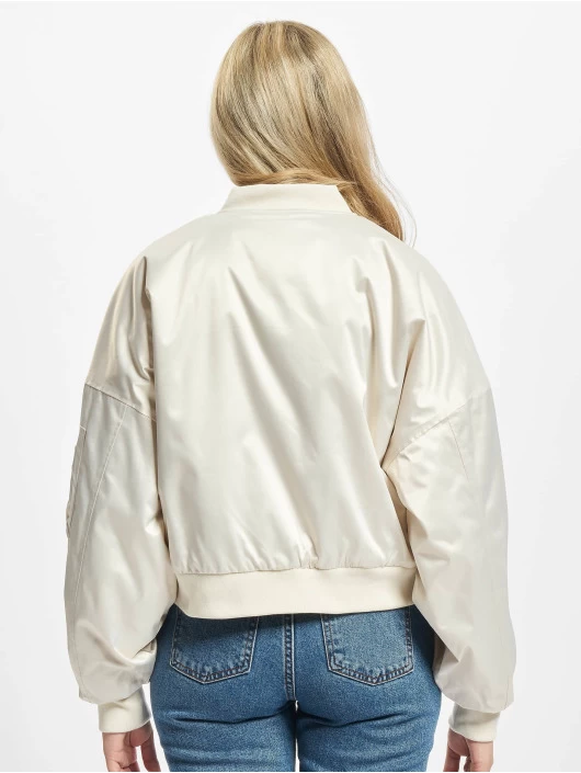 URBAN CLASSICS Damen Bomberjacke Ladies Short Oversized Satin In Beige 4 URBAN CLASSICS Damen Bomberjacke Ladies Short Oversized Satin In Beige – Bild 2
