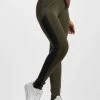 URBAN CLASSICS Damen Legging Jacquard Camo Striped In Olive 2 URBAN CLASSICS Damen Legging Jacquard Camo Striped In Olive -Modegeschäft für Damen urban classics legging olive 562751