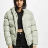 URBAN CLASSICS Damen Puffer Jacket Ladies Hooded In Grün -Modegeschäft für Damen urban classics puffer jacket gruen 860676