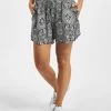 URBAN CLASSICS Damen Shorts Ladies All Over Print Viscose Resort In Schwarz 1 URBAN CLASSICS Damen Shorts Ladies All Over Print Viscose Resort In Schwarz -Modegeschäft für Damen urban classics shorts schwarz 750023